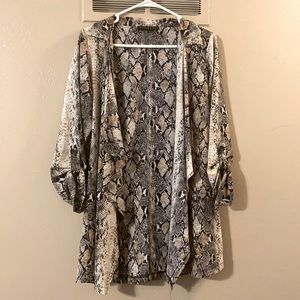 Medium Potter’s Pot brown/black reptilian-print 3/4 sleeve collared blouse